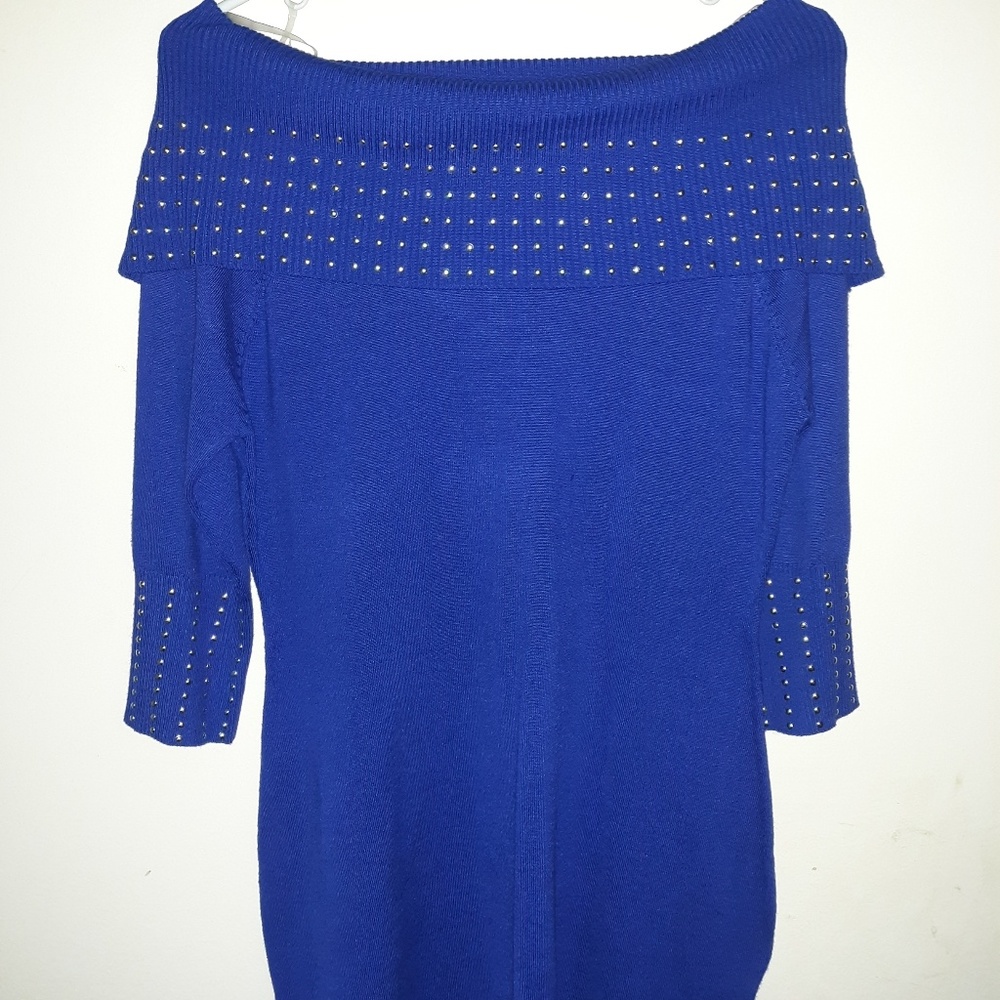 Questions Blue swoop neck sweater. - Picture 2 of 5